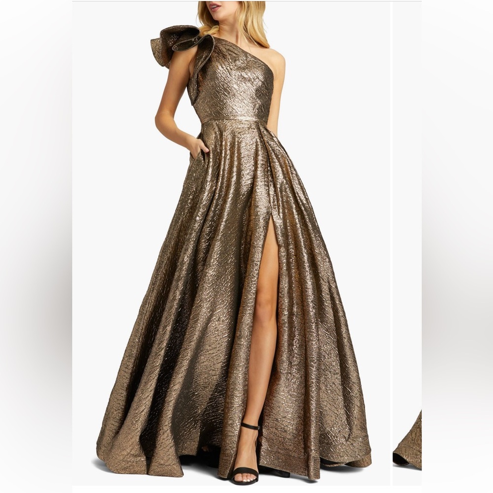 Mac Duggal Crinkle Metallic Gown